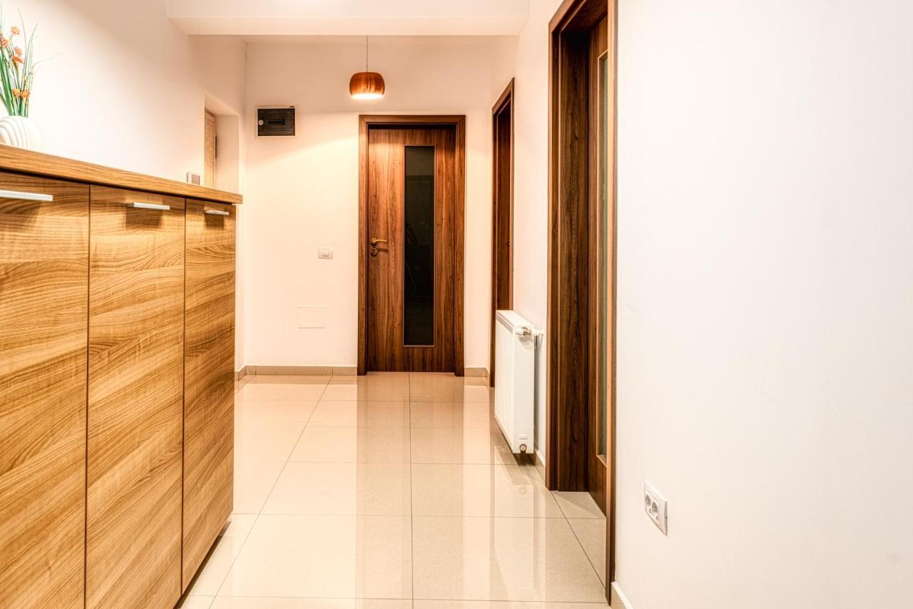 בראשוב Nature Apartment - Minutes Away From The Old Town And Afi Mall מראה חיצוני תמונה
