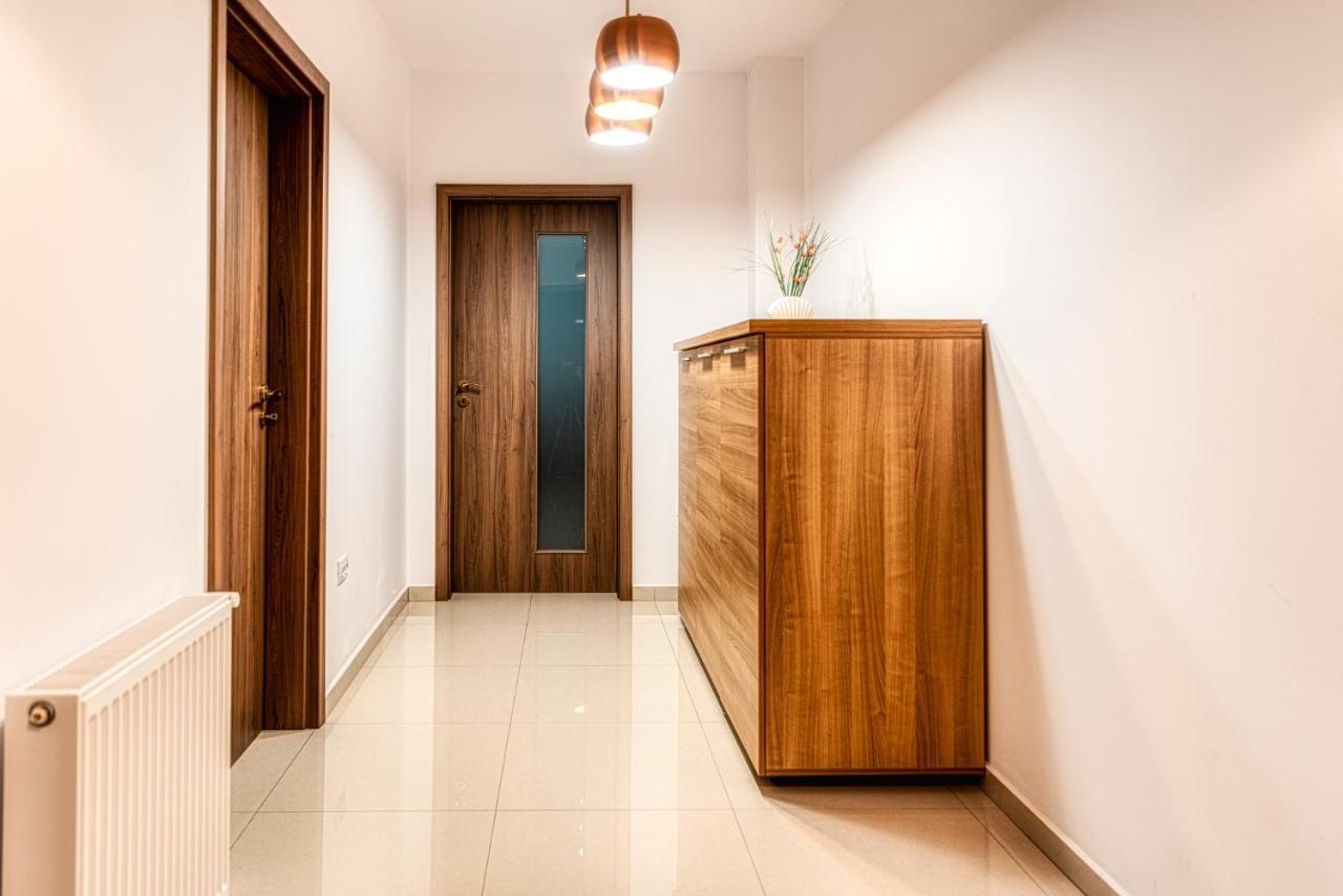 בראשוב Nature Apartment - Minutes Away From The Old Town And Afi Mall מראה חיצוני תמונה