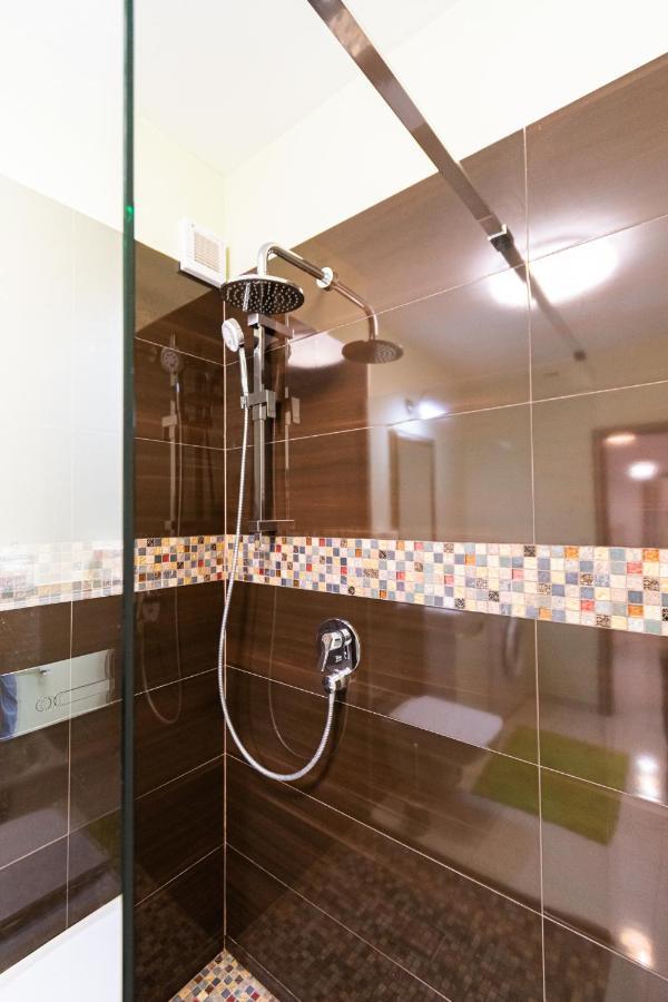 בראשוב Nature Apartment - Minutes Away From The Old Town And Afi Mall מראה חיצוני תמונה